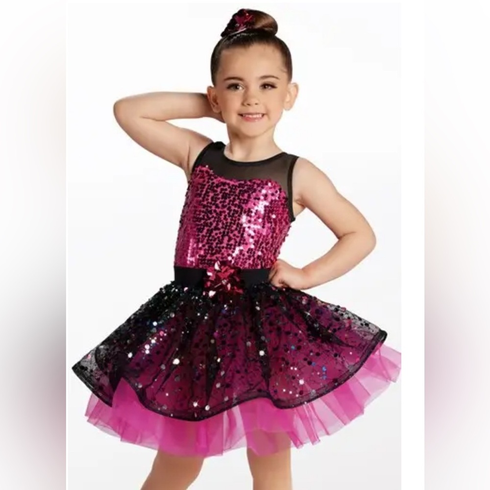 Weismann Dance costume‎